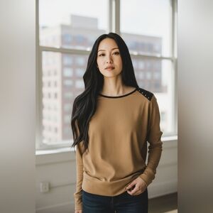 Chicos sz 1 camel tan Lola faux black leather shoulders sz medium new WT186